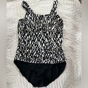 Trimshaper 22W Black White One Piece Bathing Suit 370003W women’s swimwear